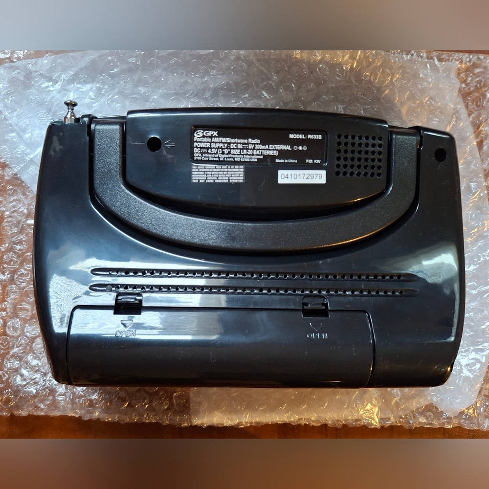 GPX R633B Black AM/FM Clock Radio Digital Plug-In - Picture 6 of 13